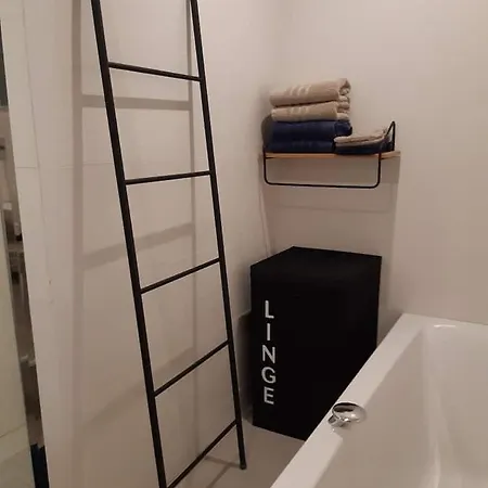 Appartement Superbe 3 Pièces 4 étoiles Plein Centre 70m Du Port *