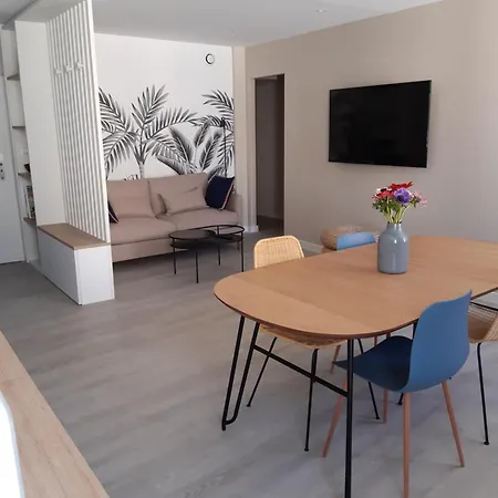 Appartement Superbe 3 Pièces 4 étoiles Plein Centre 70m Du Port Saint-Tropez
